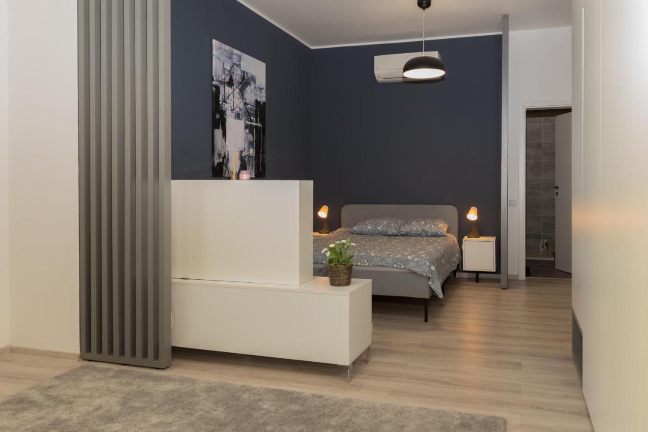 The Chic Minimalist - Apartment Яш Екстериор снимка